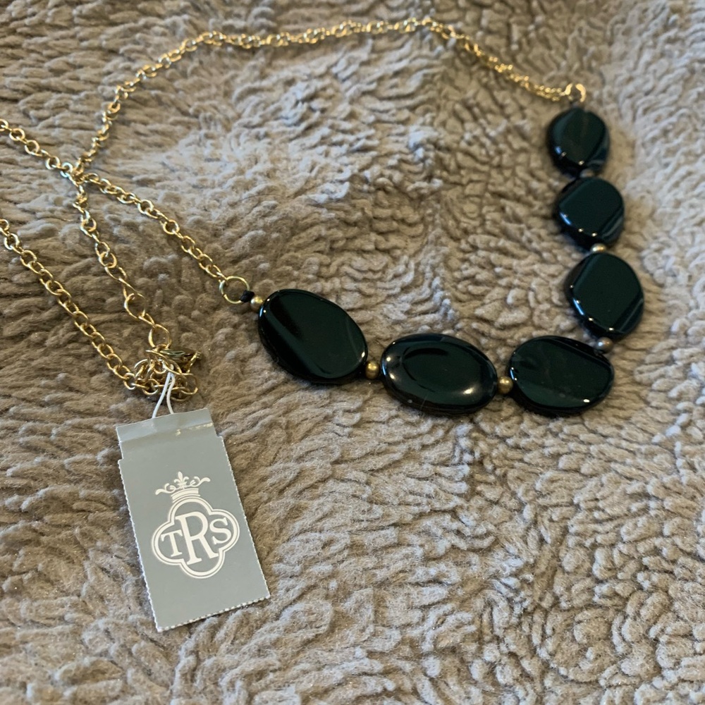 Elegant Black and Gold Necklace
